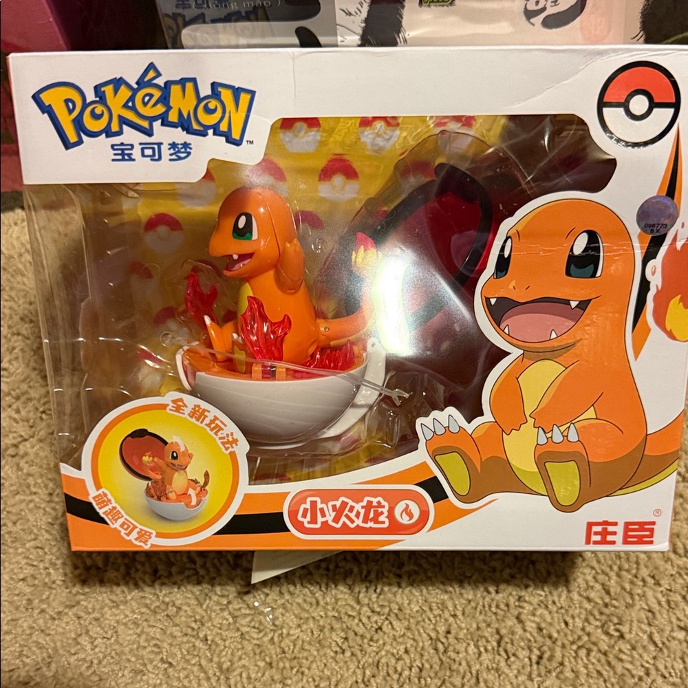 Pokémon Charmander action figure set Charmander  popping out of a Poké Ball.